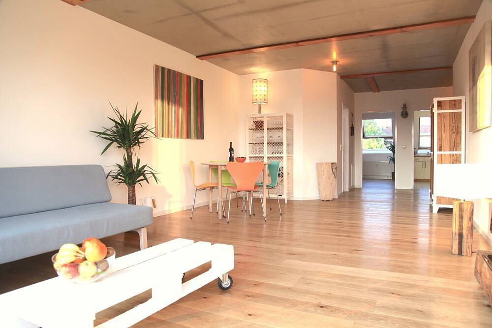 Ganze Wohnung, Helle Dachgeschosswohnung (Fahrstuhl!) mit grossem Balkon, direkt am Mauerpark! in Mitte Berlin, Berlin