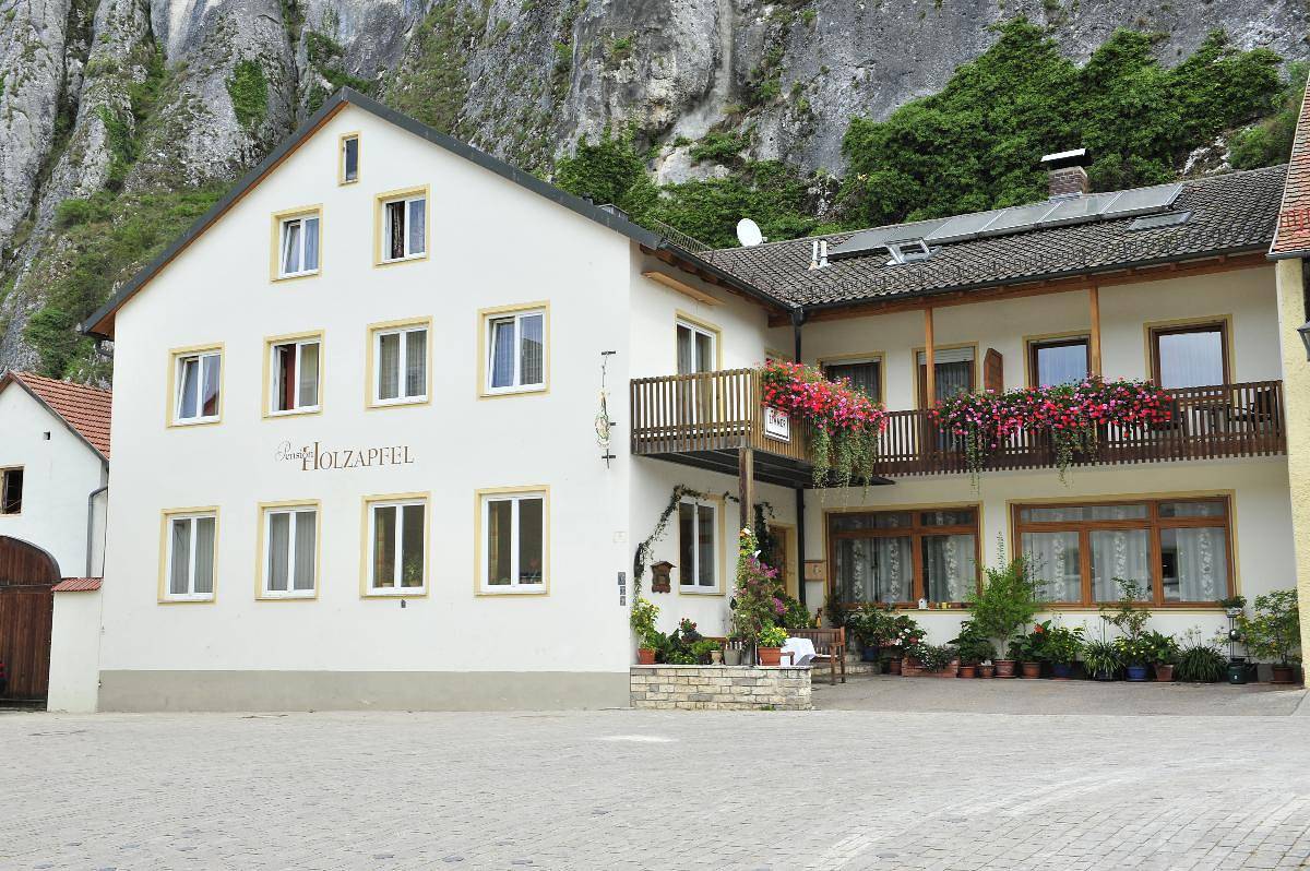 Pension Holzapfel - Doppelzimmer mit Wlan, 16qm in Essing, Altmühltal
