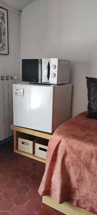 Triple Room with Private Bathroom in Volx, Parc naturel régional du Luberon