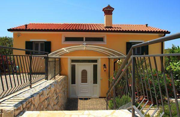 Modern ausgestattetes Ferienhaus in ruhiger Lage in Rabac, Ostküste Istrien