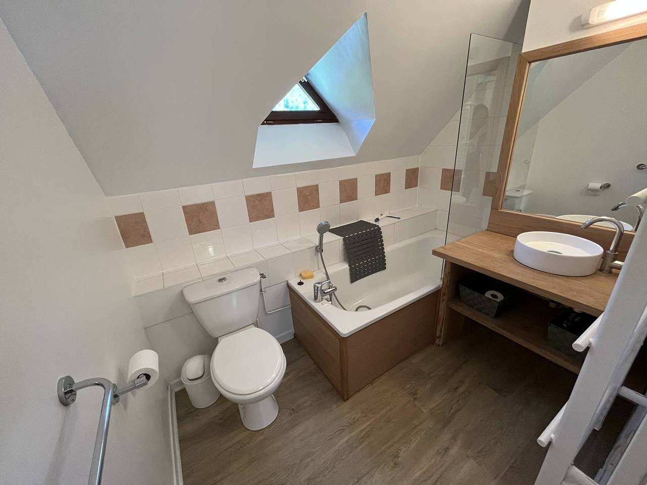 Appartement entier, Charmant Chalet pour 4 à Cauterets avec Balcon et Bienvenue offerte in Cauterets, Parc national des Pyrénées