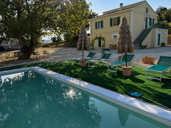 Casa vacanza per 6 persone, con piscina e panorama nonché giardino, con animali domestici - 1