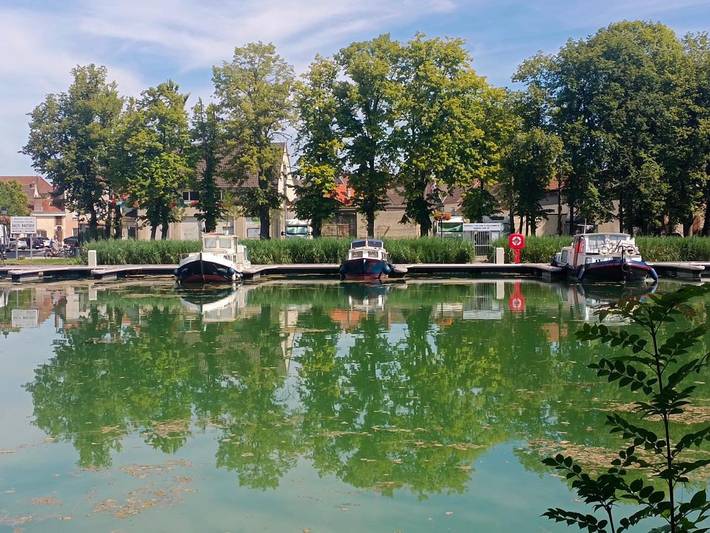 Bateau pour 6 personnes, avec terrasse ainsi que vue et vue sur le lac à Mareuil-sur-Ay - 2