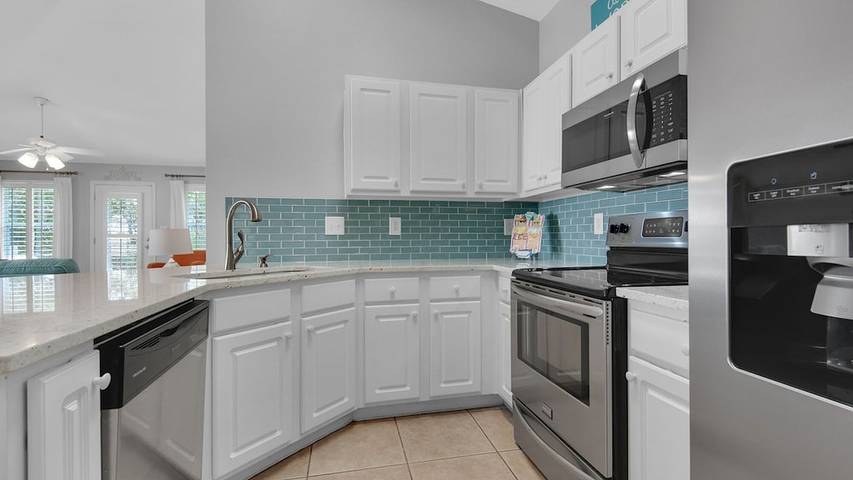 Vacation house for 11 people, with pool and hot tub in Miramar Beach