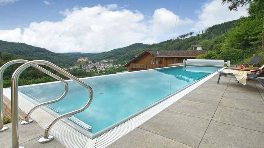 Ferienhaus für 6 Personen, mit Terrasse und Pool sowie Garten - 1
