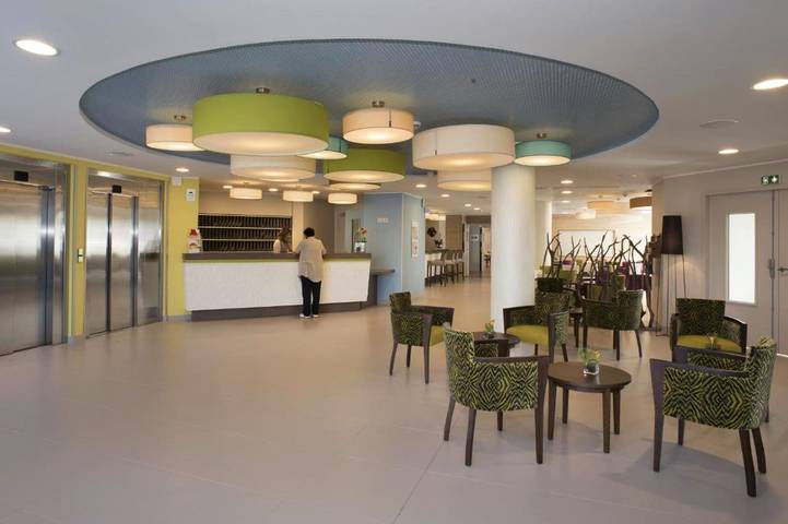 Location de vacances pour 2 personnes, avec jardin ainsi que sauna et piscine dans Office De Tourisme De Saint James - 4