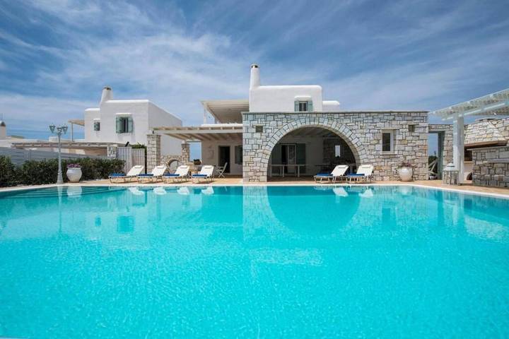 Location de vacances pour 8 personnes, avec jardin ainsi que piscine et jacuzzi dans Aliki