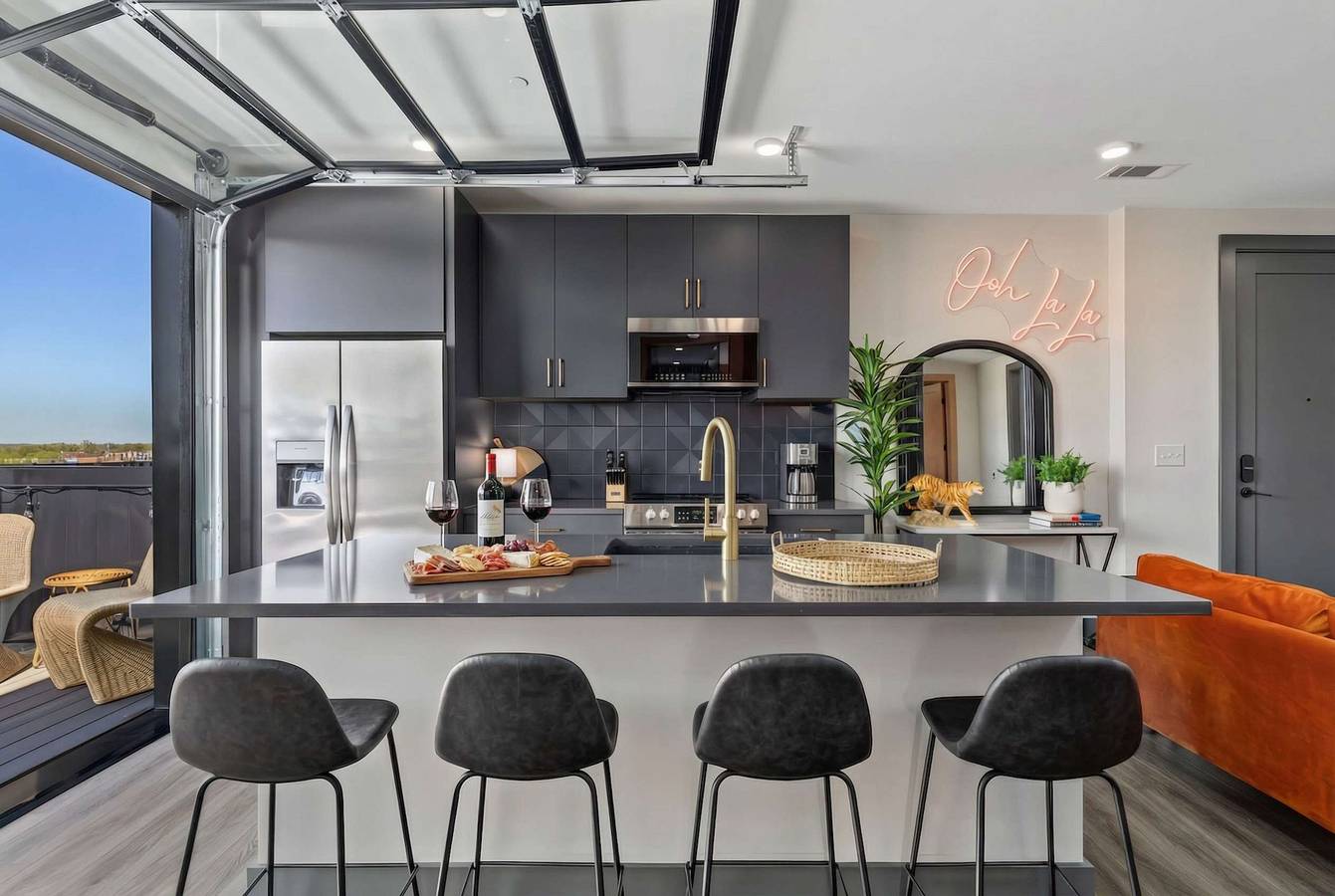 Entire apartment, Rooftop Deck   Skyline Views  Downtown Penthouse in Nashville, Tennessee