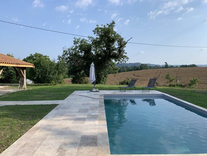 Gîte pour 8 personnes, avec terrasse ainsi que jardin et piscine, animaux acceptés à Boudy-de-Beauregard