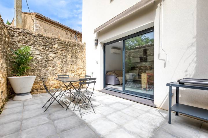Hel lejlighed, Apartment 'Le Poulailler D'alice' with Private Terrace, Wi-Fi and Air Conditioning in Saint-Geniès-de-Fontedit, Middelhavskysten (Frankrig)