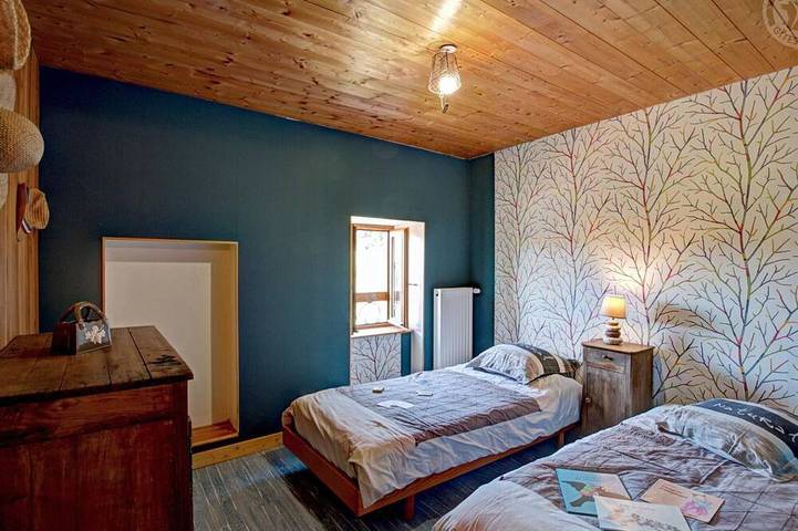Gîte pour 8 personnes, avec jardin à Saint-Julien-la-Vêtre - 4