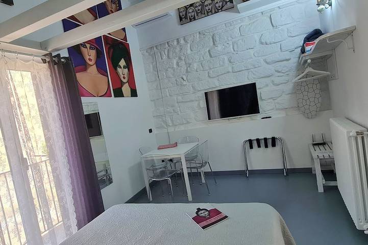 Old renovated studio apartment in Town Hall Square with works on display in Agrigento, Agrigento Province
