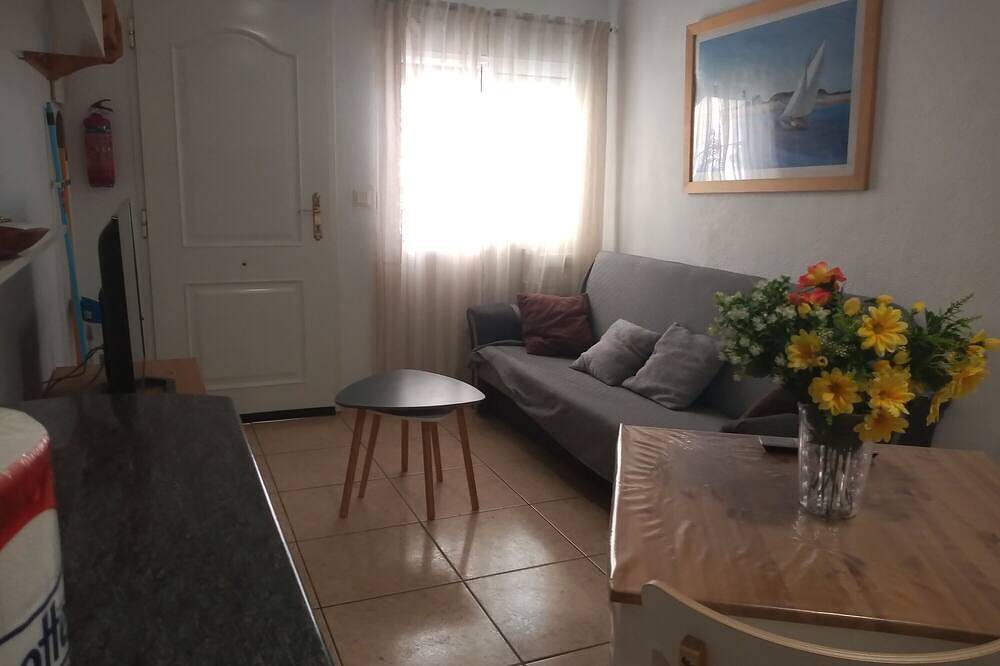 Apartamento entero, Apartamento 'Orientados Al Sur Yeyo Marina' con Terraza Compartida, Wi-Fi y Aire Acondicionado in San Fulgencio, Costa Blanca