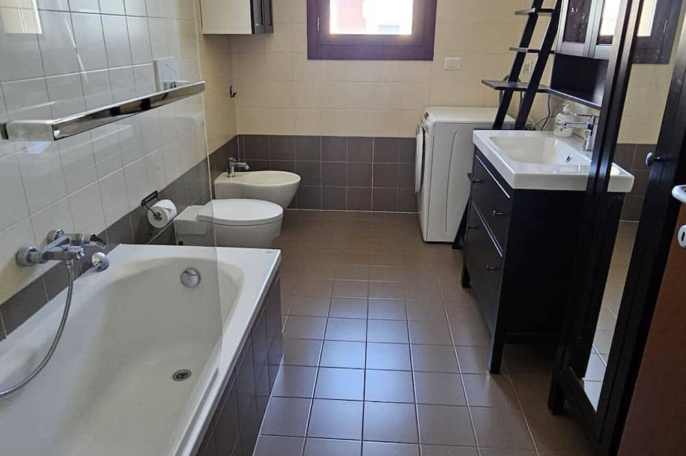 Apartamento entero, 326 Sarca Ave. in Milán, Provincia de Milan
