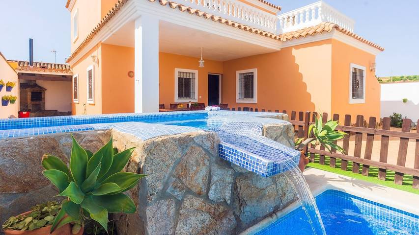 Chalet para 8 personas, con balcón/terraza además de piscina y jacuzzi, Se admiten mascotas en La Janda