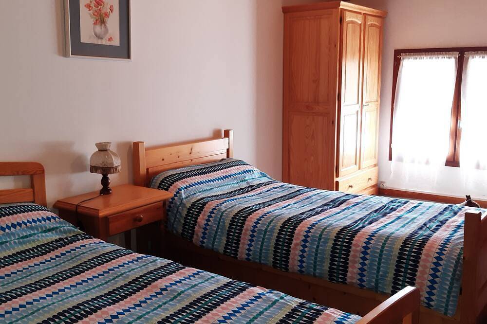Gran chalet confortable independiente en tierra boscosa in Formiguères, Parque Natural Regional de los Pirineos Catalanes