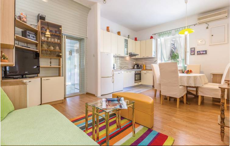 Appartement de vacances entier, Appartement confortable avec terrasse près du littoral de Makarska et des restaurants in Makarska, Makarska riviera