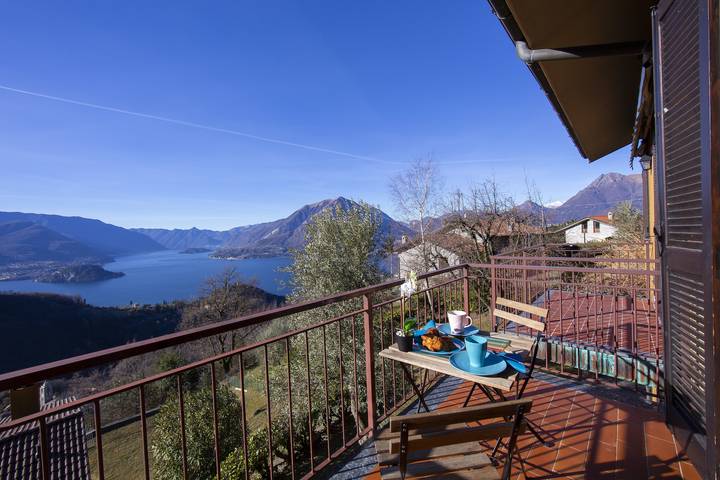 Gîte pour 5 personnes, avec vue sur le lac et balcon, adapté aux familles dans Perledo - 2