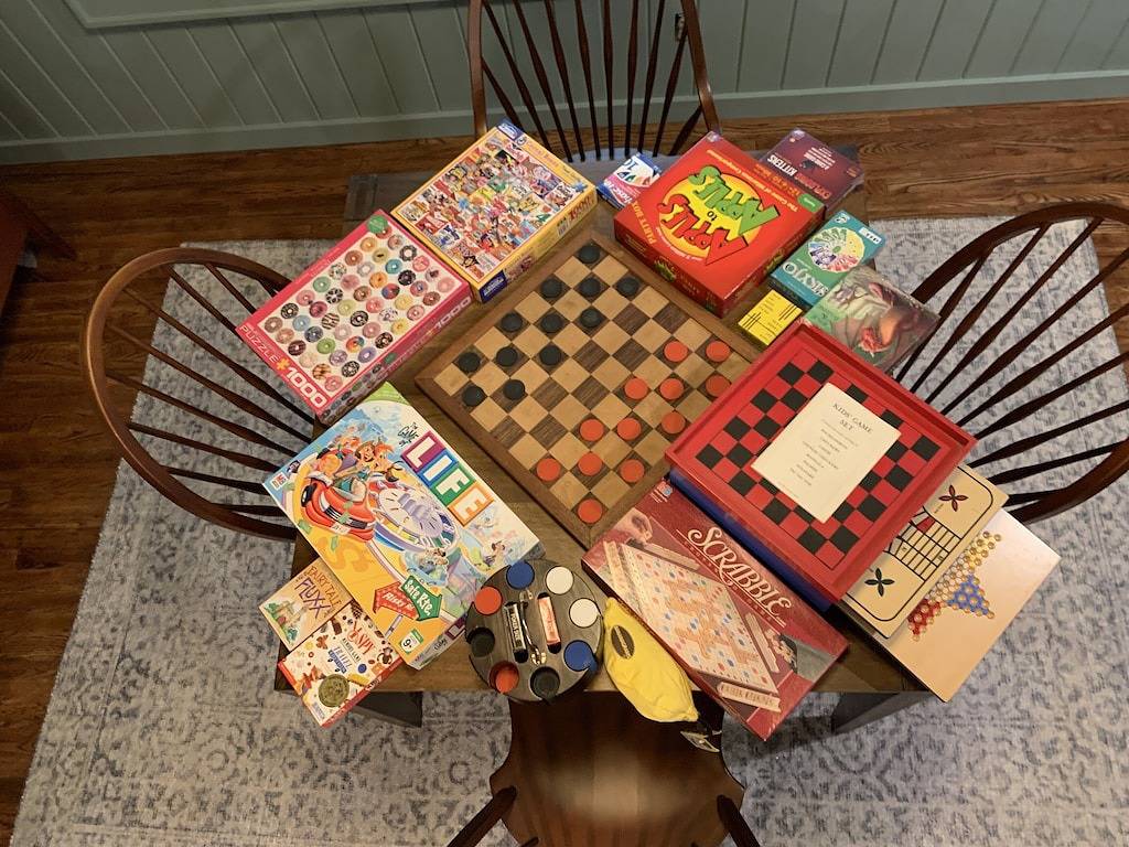 Nestleinn: Luxury Mountain Retreat with Fire Pit, Decks & Forest Views. in Scaly Mountain, Macon County