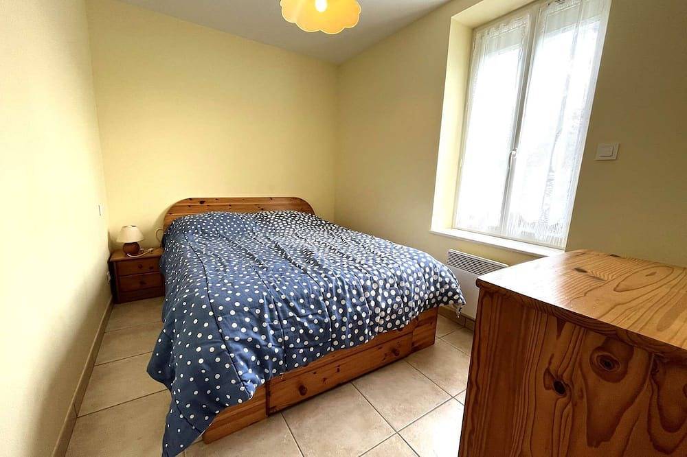 Entire apartment, Sainte-Marine, apartment with garden 250 m from the beach of Pussou in Combrit, Quimper region