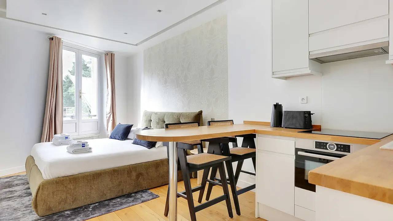 Entire holiday apartment, Holiday apartment for 2 people in Levallois-Perret, Hauts-de-Seine
