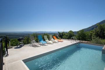 Villa for 8 Guests in Gravières, Auvergne-Rhône-Alpes, Picture 2