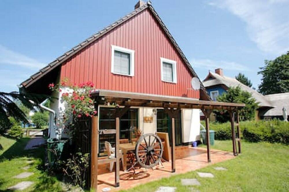 Am Rand des Darsser Urwaldes liegt in einer kleinen Strasse das Trollhus in Born a. Darß, Born am Darß