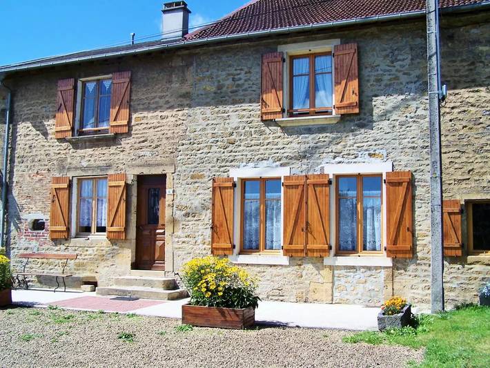Gîte pour 8 personnes, avec Terrasse et Jardin à Signy-Montlibert