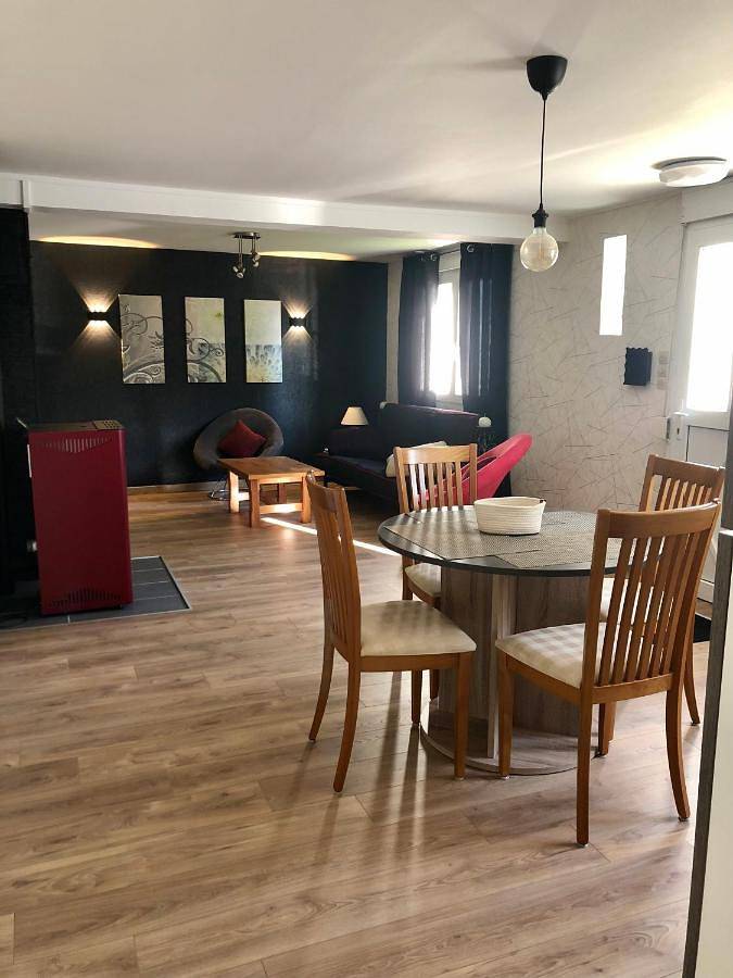 Appartement de vacances pour 3 personnes, avec terrasse ainsi que jardin et piscine