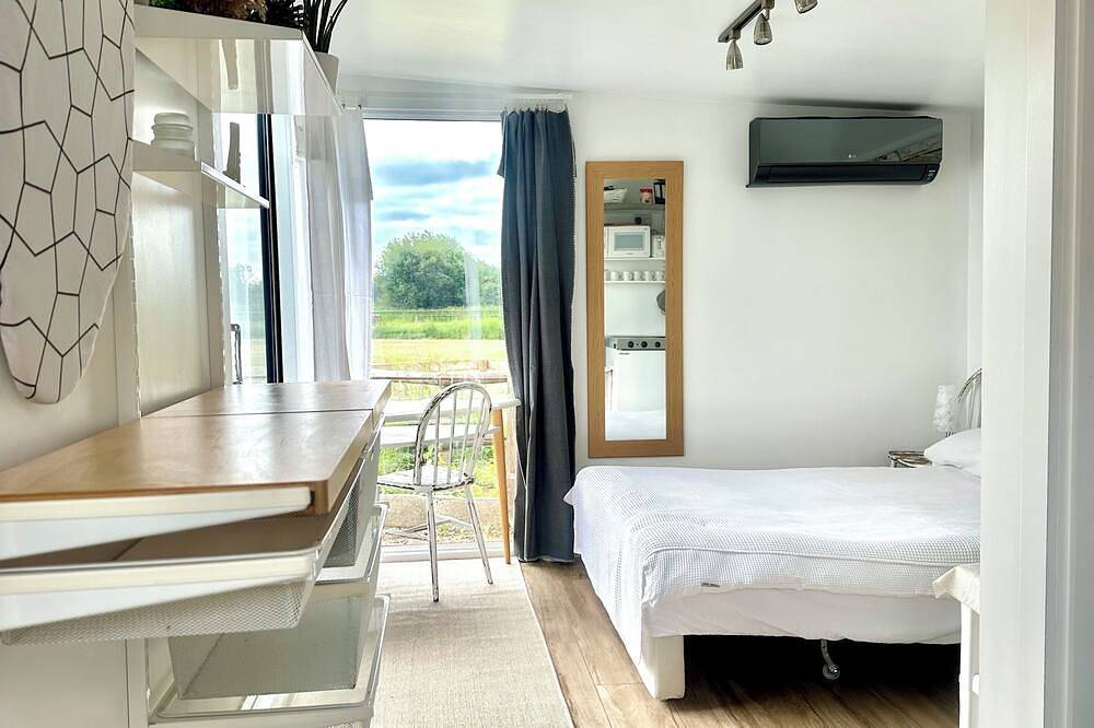 Cosy Studio with a field view in Ringwood, Hampshire