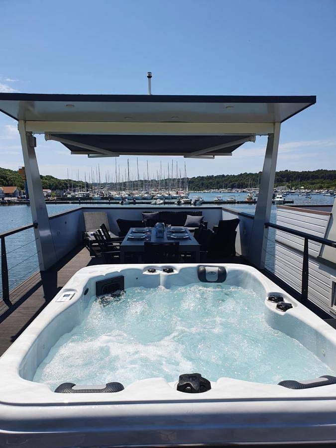 Boot für 5 Personen, mit Terrasse und Garten sowie Ausblick in Kroatien - 2