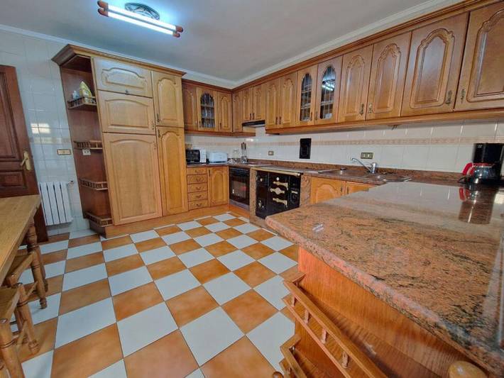 Casa de vacaciones para 10 personas, con vistas además de jardín y piscina en Las Merindades - 3