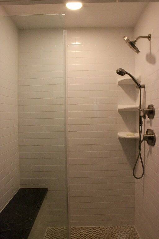 Wasseransichten von jedem Fenster! Spazieren Sie zum Strand von Salty Brine oder Sand Hill Cove! in Narragansett, Washington County (RI)