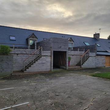 Gîte pour 8 personnes, avec terrasse et jardin dans Coglès