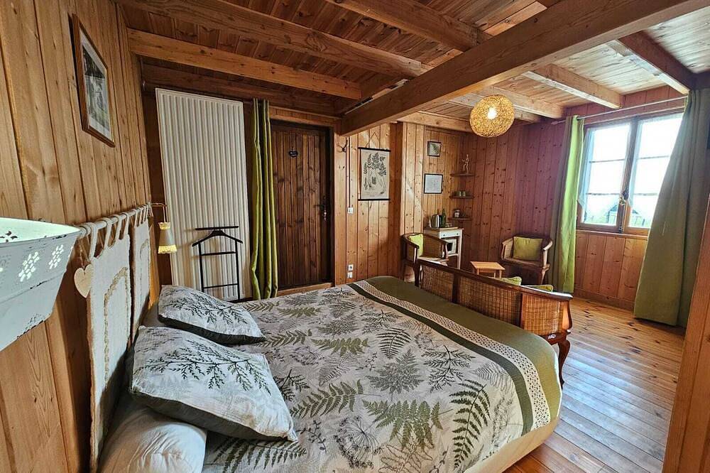 Landes\" guest room with private Nordic bath in Sigalens, Langon en omgeving