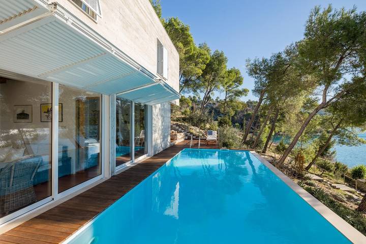 Luxus Villa Azure Bay direkt am Meer mit beheiztem Pool und Grill, ideal für Familien und Haustiere in Milna, Brac