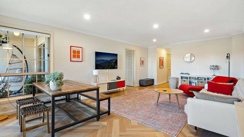 Holiday apartment for 6 people, with pool in Canberra