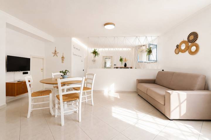 Appartement entier, Appartement « Casa Mida 1 » avec véranda privée, Wi-Fi et climatisation in Mattinata, Gargano