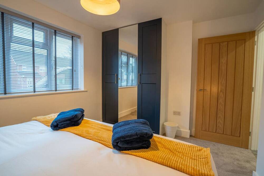 Entire apartment, Applewood Ground Floor Apartment is a 2 bedroom with parking in Three Bridges in Crawley, West Sussex