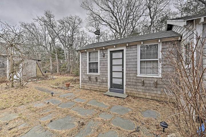 Vacation rental for 2 people, with yard in Martha's Vineyard