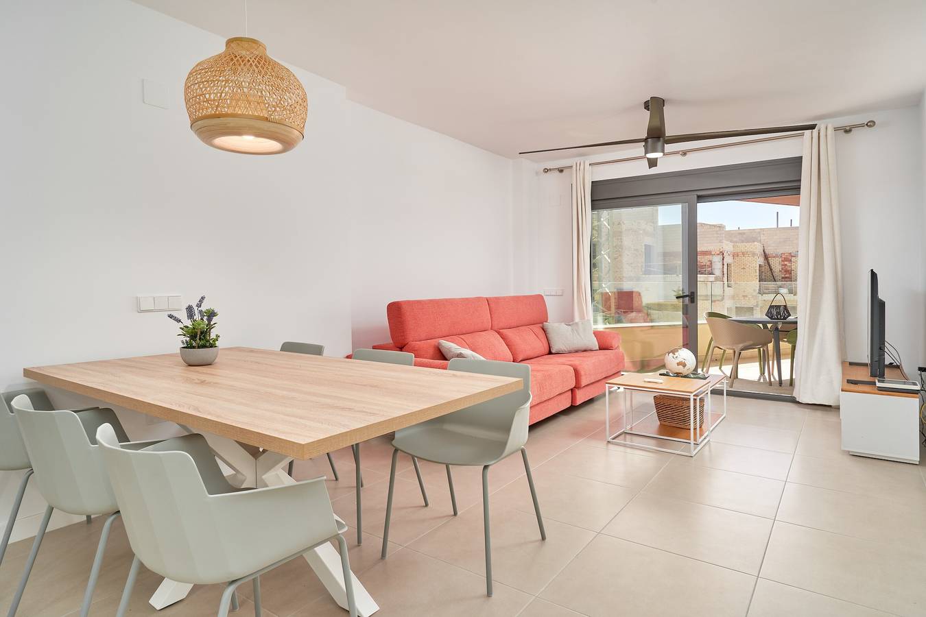 Appartement entier, Appartement 'Vacances sur la Costa del Sol A114' avec vue mer, piscine et climatisation in Torrox Costa, Torrox