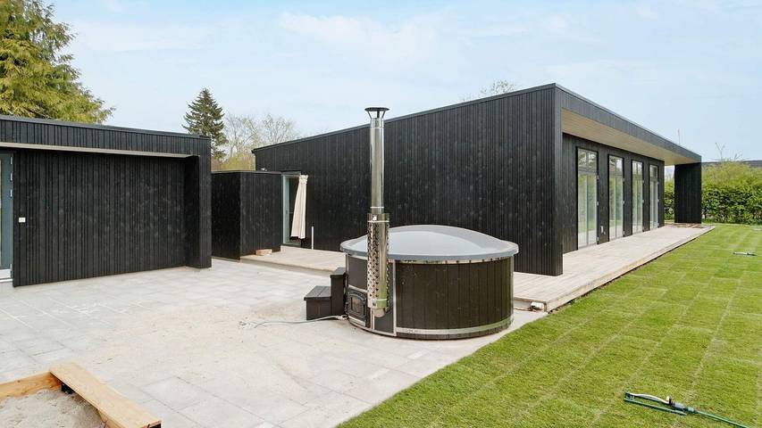 Ferienhaus für 8 Personen, mit Sauna und Terrasse sowie Garten in Nysted