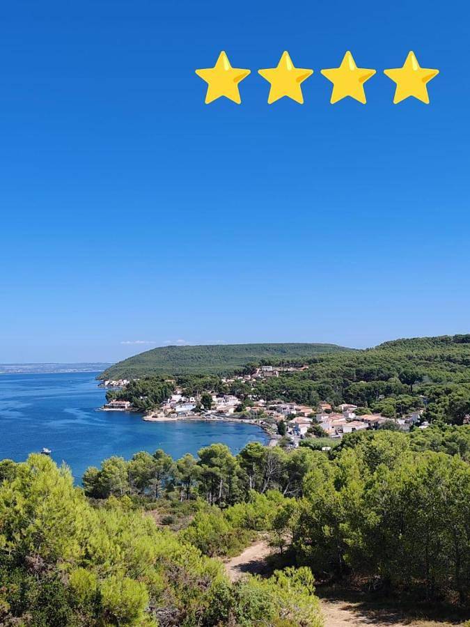 Three-Bedroom Villa in Saint-Mitre-les-Remparts, Côte méditerranéenne (France)