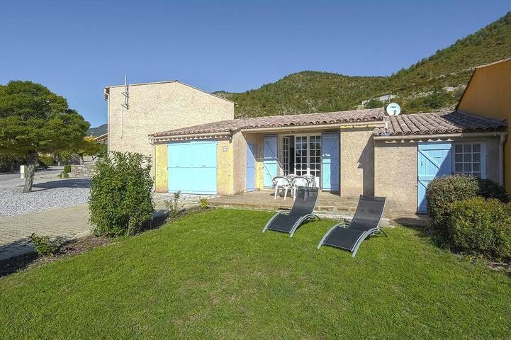 Villa pour 6 personnes, avec Terrasse ainsi que Jardin et Piscine à Castellane