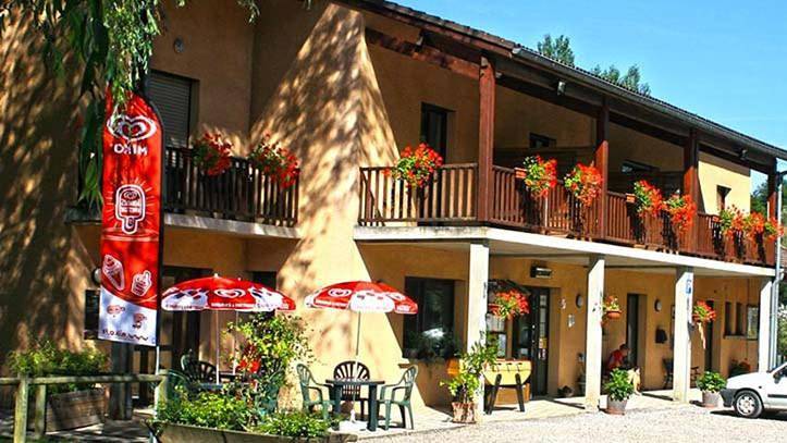 Hôtel pour 2 personnes, avec terrasse et piscine ainsi que jardin et jacuzzi