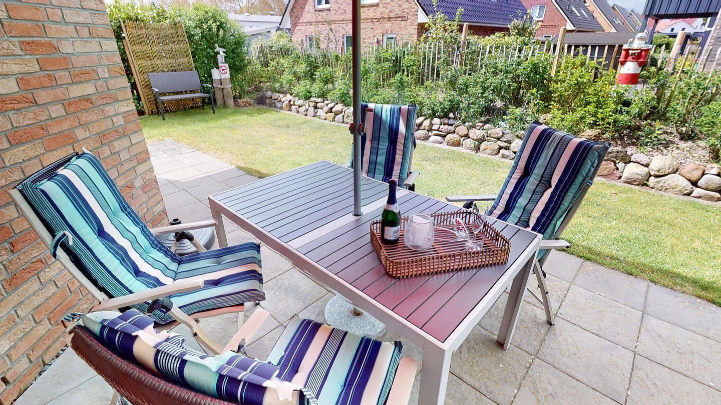 Umzäuntes Ferienhaus für 4 Personen und Hund mit Kamin und Garten an der Ostsee in Südstrand Pelzerhaken, Ostholstein