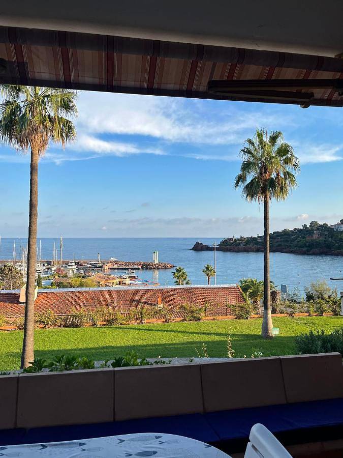 Gîte pour 4 personnes, avec Terrasse et Jardin ainsi que Piscine et Vue dans Port de la Figueirette
