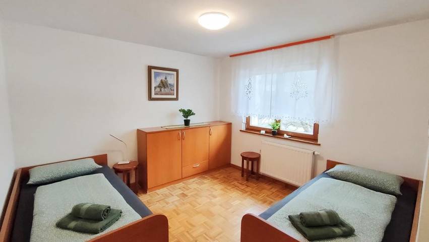 Gîte pour 7 personnes, avec vue ainsi que jardin et terrasse dans Mojstrana - 3