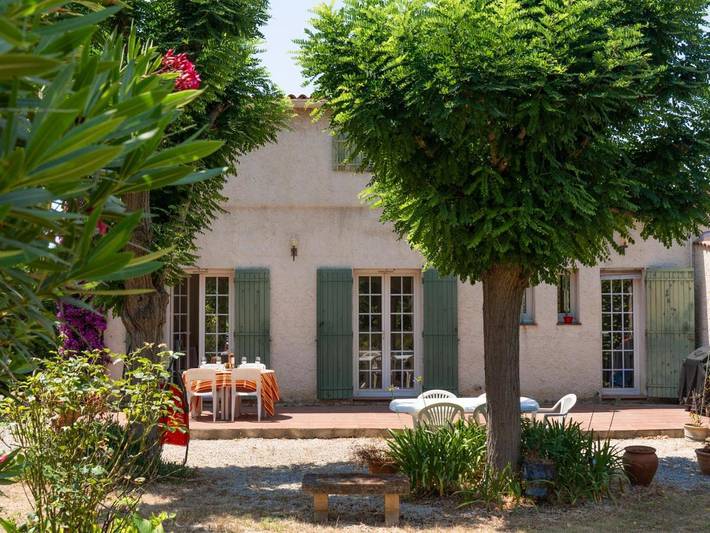 Location de vacances pour 5 personnes, avec jardin et terrasse dans Plage des Sablettes