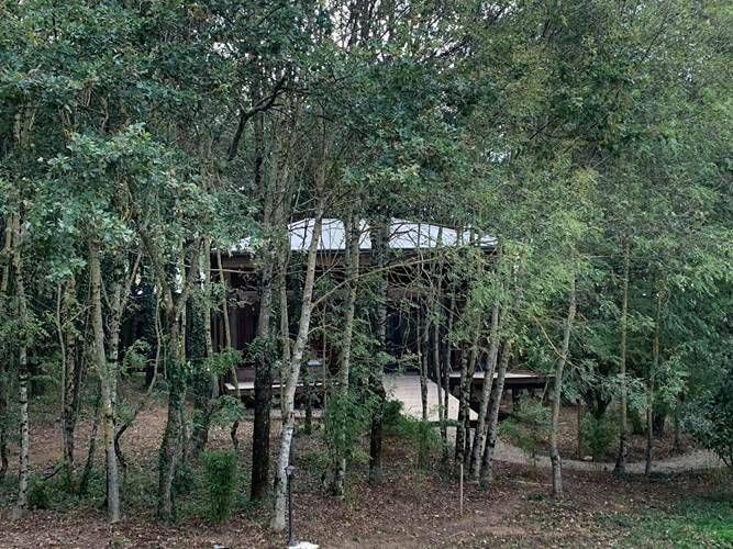 Lodge pour 4 personnes, avec Balcon et Jacuzzi ainsi que Terrasse et Jardin